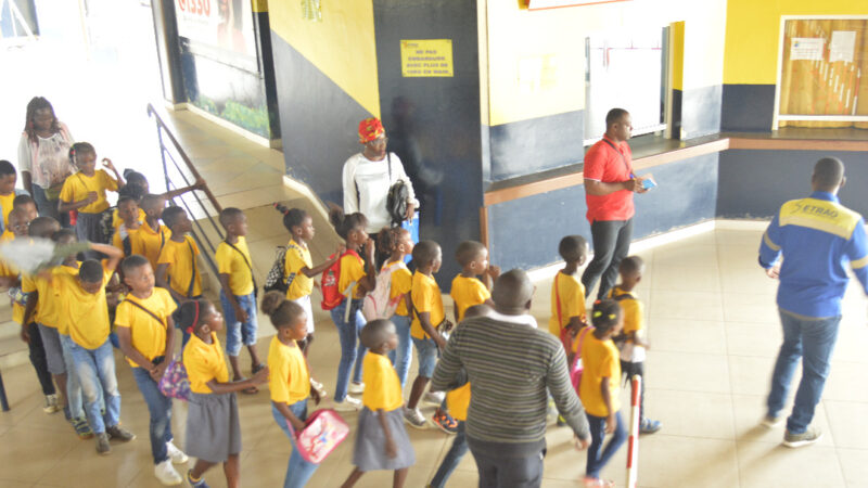 Setrag responsabilité sociétale : visite des élèves de l’école privée laïque « les vainqueurs » à la gare d&rsquo;Owendo !
