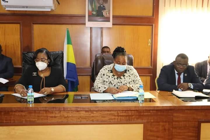 Education nationale:  Camelia Ntoutoume Leclercq préside la réunion de mise au point du CODIR sur la clôture de l’année scolaire !