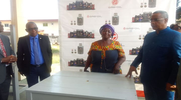 Portgentil : les commerçantes orientées au marché Sibi reçoivent un don de tables-bancs !