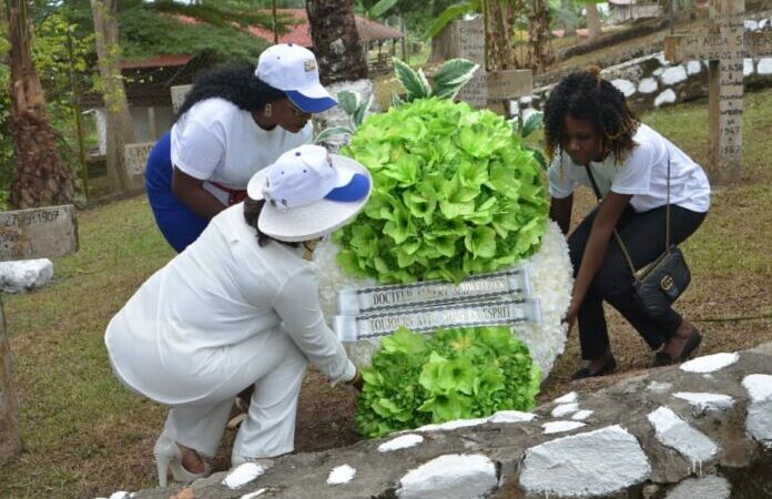Le personnel de l&rsquo;hopital Albert Schweitzer rend hommage au grand blanc !