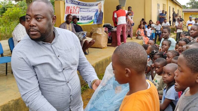 Distribution de kits scolaires : les populations du Canton MBEI (Medouneu) disent merci au Président de la République
