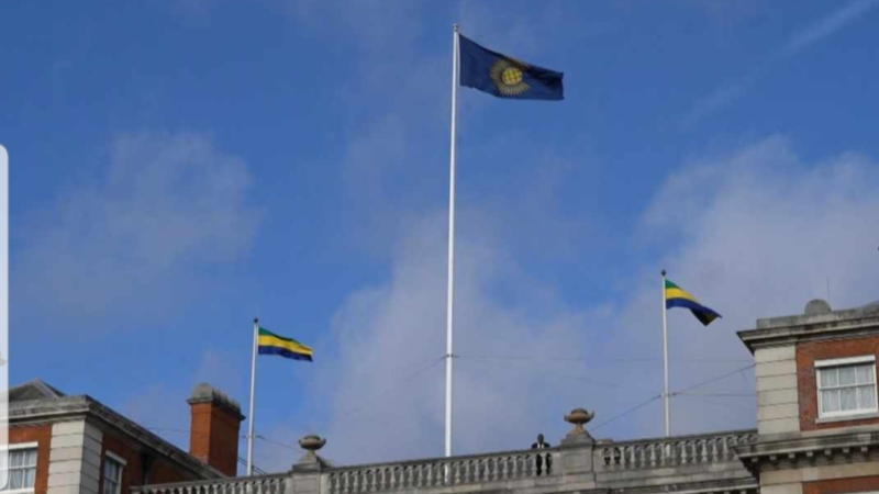 Le vert Jaune Bleu levé au siège du Commonwealth