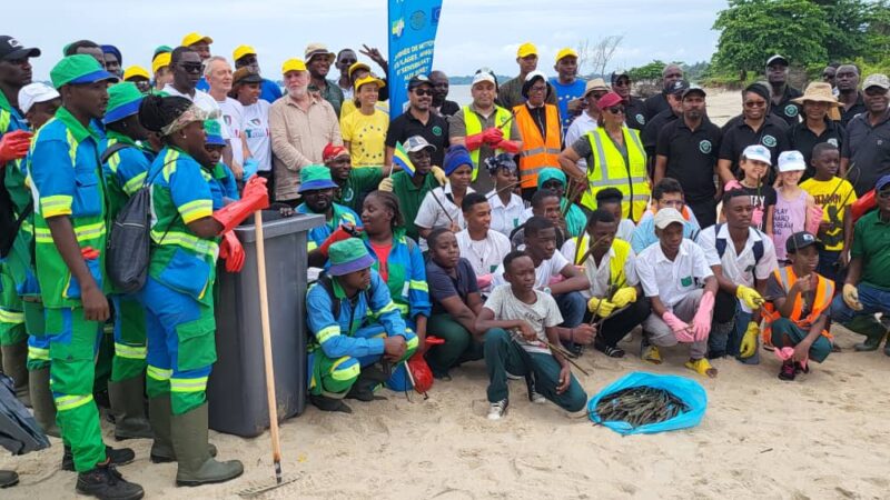 Le Haut Commissariat à l&rsquo;Environnement supervise le nettoyage des plages à la sablière