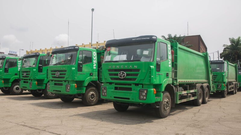 Collecte des Ordures Ménagères : le chef de l’Etat offre un important don de matériel à la société Clean Africa !