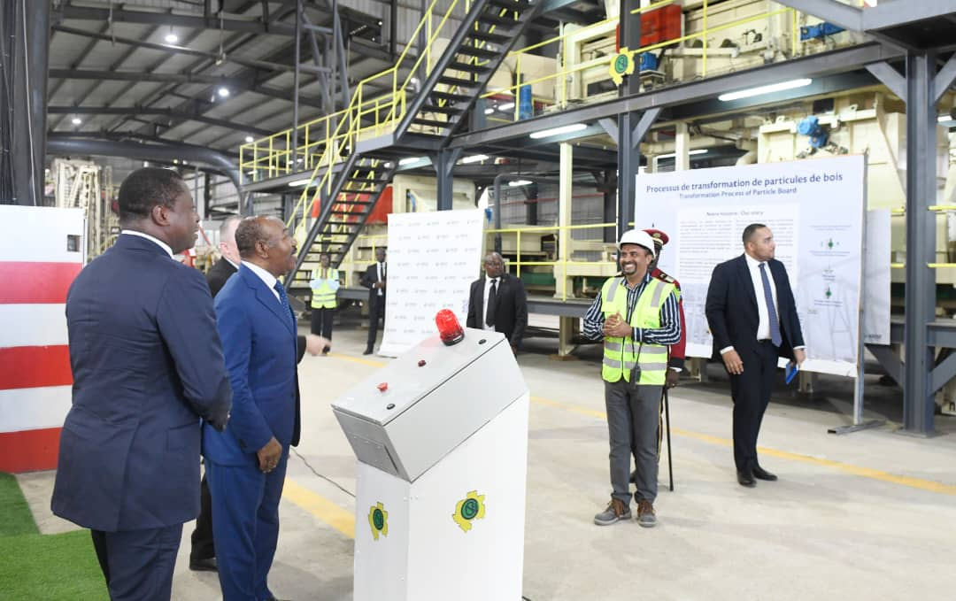Inauguration de l’usine de fabrication de panneaux de particules de bois : développement et emplois