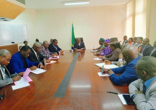 Gabon : le ministre de la Fonction publique relance les recrutements
