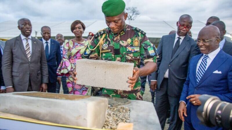 Pose de la première pierre de construction de l&rsquo;agence BEAC de Mouila : Brice Clotaire Oligui réitère sa détermination à offrir des opportunités à tous les citoyens
