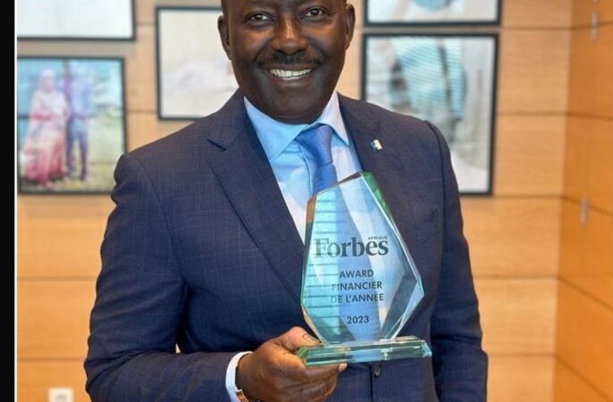 Henri-Claude Oyima primé par Forbes Afrique