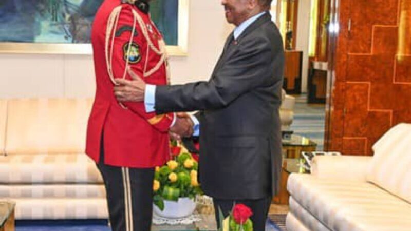 Le Général Brice Clotaire Oligui Nguema chez Paul Biya