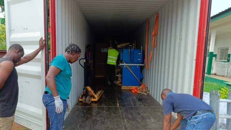 Livraison du premier conteneur des équipements médicaux à Mouila.