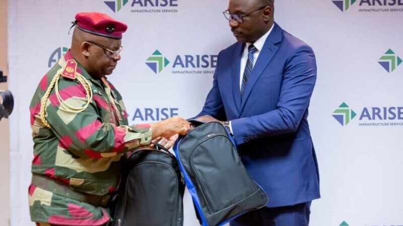 Arise/RSE : 5 000 kits scolaires aux enfants méritants du personnel du ministère de la Défense Nationale