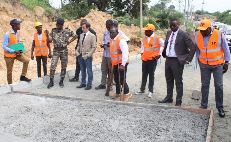Le ministre des Tp, le Général Flavien NZIENGUI NZOUNDOU sur les chantiers des voiries en béton armé du Grand Libreville