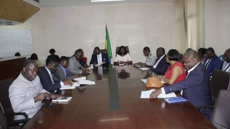 Réunion de travail entre le patron de la fonction publique et celui de la culture et des sports