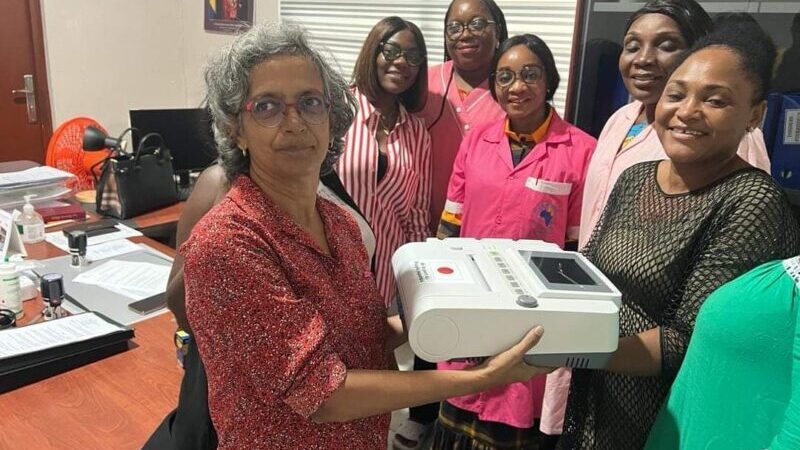 Acte de générosité de l&rsquo;association des sages femmes du Gabon