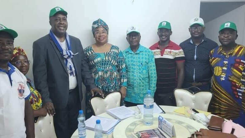 Première réunion du parti des Républicains Démocrates dans son siège !