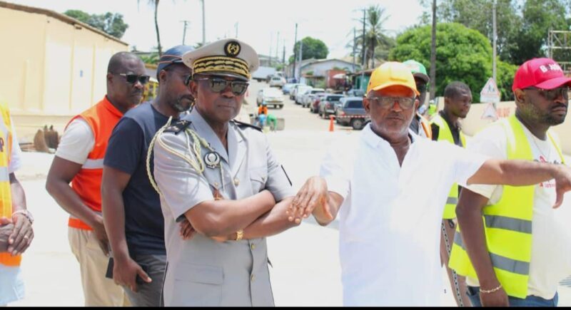 Le général Flavien Nzengui Nzoundou satisfait des travaux d’aménagement du rond point des Acaé
