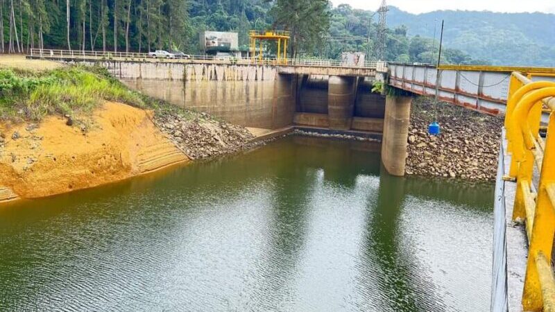 Barrage Tchimbélé-Kinguélé : la baisse des niveaux d&rsquo;eau impacte l&rsquo;Approvisionnement Électrique