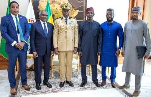 Le Président de la Transition du Gabon discute des projets de développement avec Aliko Dangote, le magnat des affaires nigérian