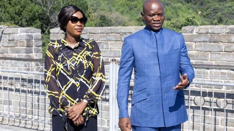 Visite de Brice Clotaire Oligui Nguema en compagnie de son épouse, Zita Oligui Nguema de la Grande Muraille de Chine lors du 9e Sommet FOCAC