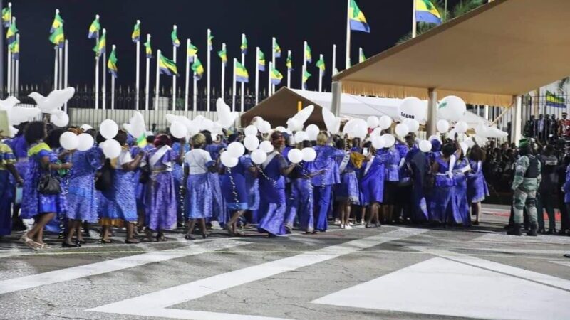 Défilé de l’Amicale des Femmes de l’Éducation Nationale:  reconnaissance et dévouement