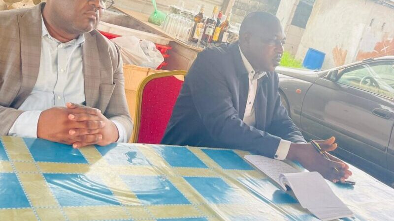 Rencontre entre Roguy Adjoï et les ressortissants de Ntsengkélé et Ebadak : Un appel à l&rsquo;unité pour le développement et le référendum