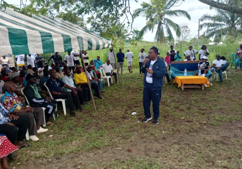 Joseph Lapensee Essingone en harmonie avec les Populations d’Ebandangoye à Makokou