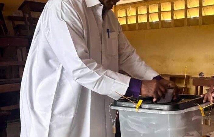 Gabon : Le Dr Constant Oyono Ebang Constant vote et confirme son soutien à Oligui Nguema Brice Clotaire