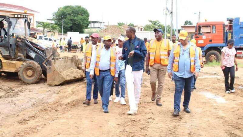 ÉTAT DES VOIRIES À LIBREVILLE : LE MINISTRE MOUKOUMBI AU CHEVET DES ROUTES URBAINES