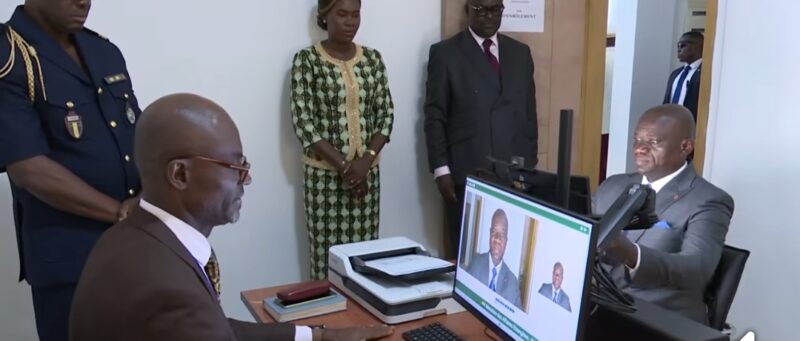 LE COUPLE PRÉSIDENTIEL LANCE LE PASSEPORT BIOMÉTRIQUE CEMAC