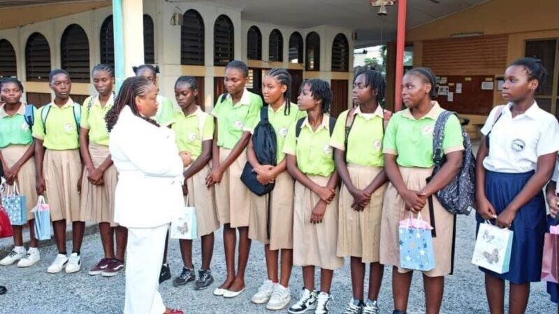 Immersion ministérielle au Collège Notre-Dame de la Providence : vers l’intégration des clubs de vie pratique dans les établissements publics