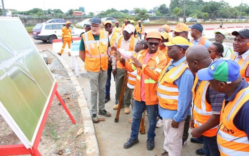 GRANDS CHANTIERS ROUTIERS : LE MINISTRE MOUKOUMBI EN TOURNÉE D’INSPECTION DANS L’ESTUAIRE