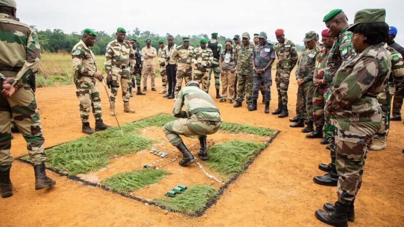 Le Président Oligui Nguema à la manœuvre aux côtés des Forces Armées