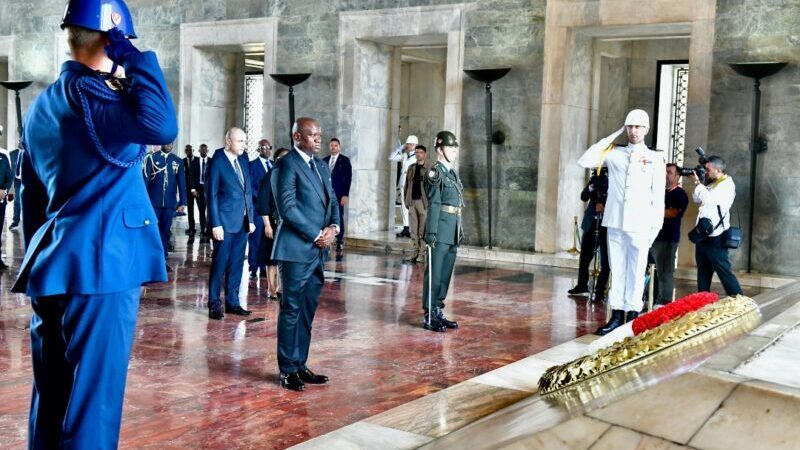 Ankara : Le Président OLIGUI NGUEMA rend un vibrant hommage à Atatürk, symbole de modernité et d’indépendance