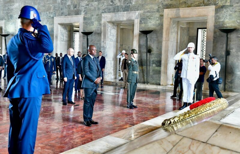 Ankara : Le Président OLIGUI NGUEMA rend un vibrant hommage à Atatürk, symbole de modernité et d’indépendance