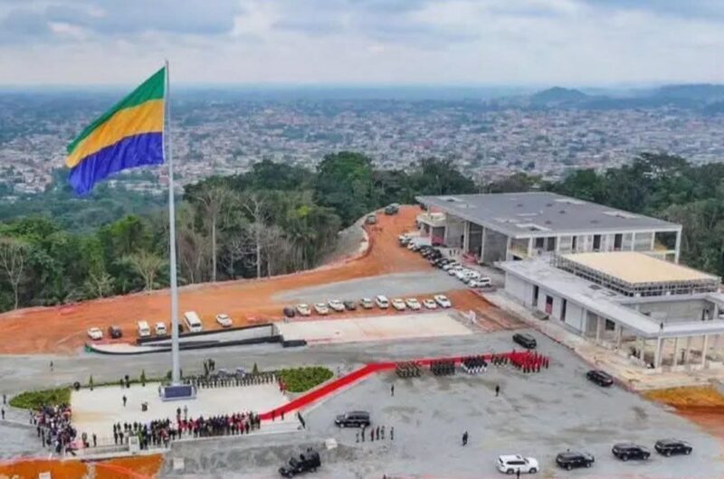 Gabon – 65 ans d’indépendance : un drapeau géant pour une nation debout