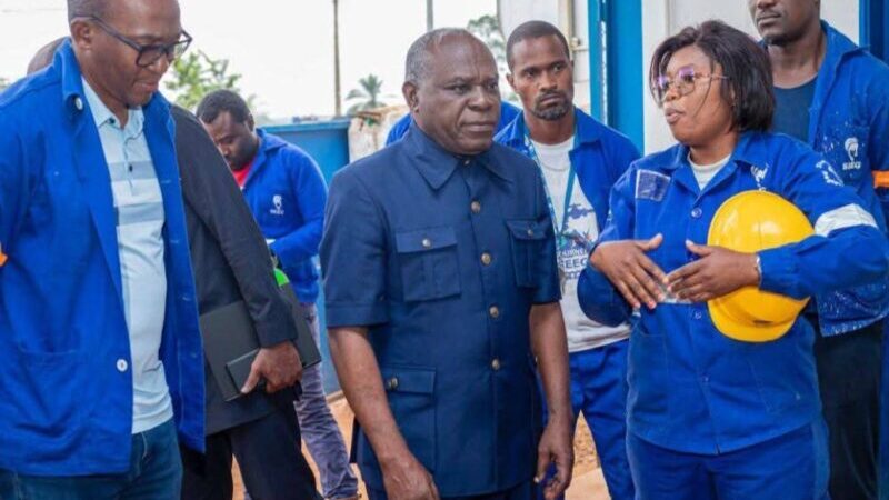Réformes à la SEEG : le Ministre Tonangoye en immersion à Makokou pour accélérer la cadence