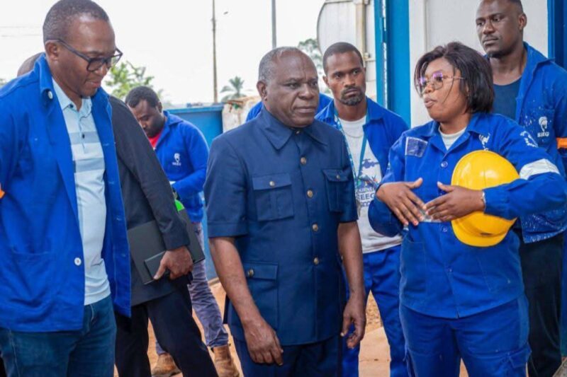 Réformes à la SEEG : le Ministre Tonangoye en immersion à Makokou pour accélérer la cadence