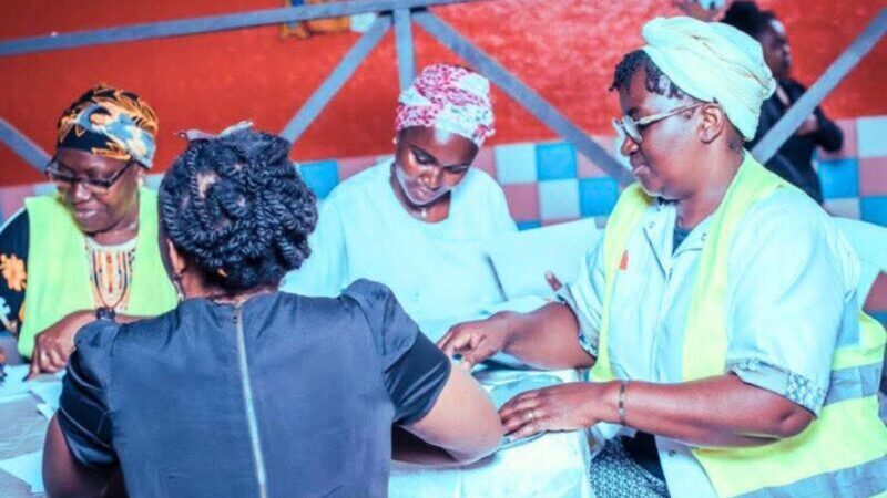 Santé et solidarité : Les P’tits Supers de Kinguélé au cœur d’une campagne médicale citoyenne