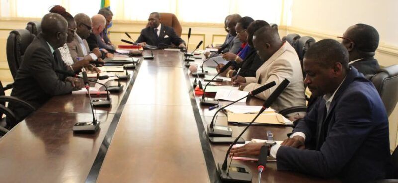 Monument Georges Damas Aleka : le ministre tape du poing sur la table