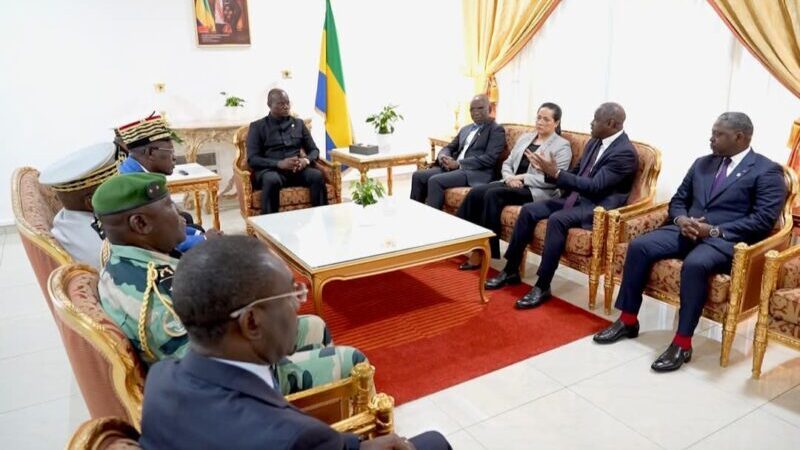 Gabon : le président Oligui Nguema fait le point avec le ministre de l’Intérieur sur le processus électoral