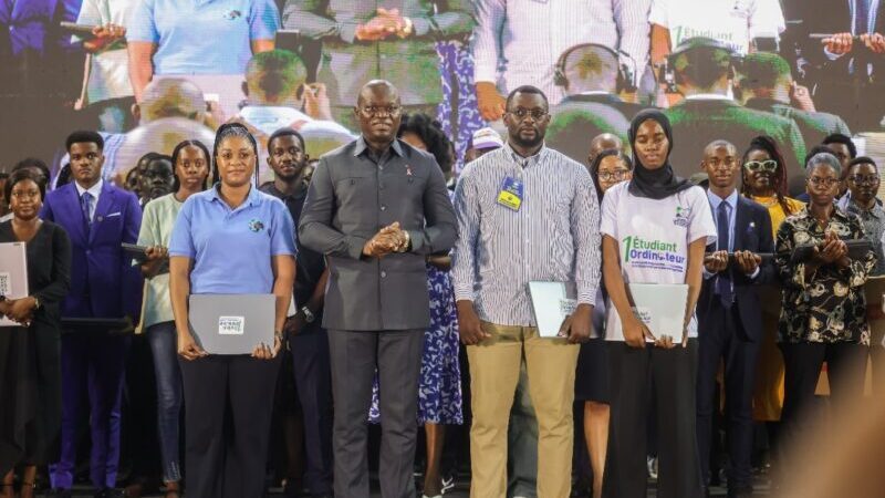 Vers un Gabon numérique inclusif : le Chef de l’État lance le programme « 1 étudiant, 1 ordinateur »