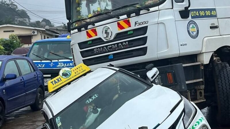 Accident sur l’axe PK8–PK9 : environ cinq véhicules concernés