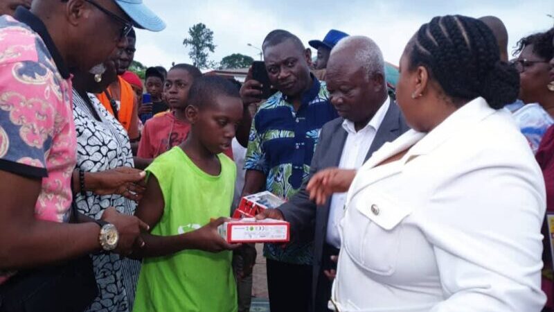 Ntoum : Camelia Ntoutoume réussit le pari du « Noël des Cœurs Joyeux »