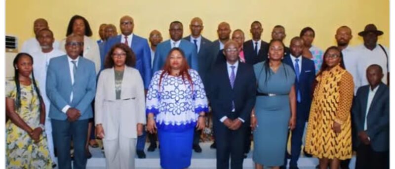 Éducation : le gouvernement engage les négociations pour mettre fin à la grève