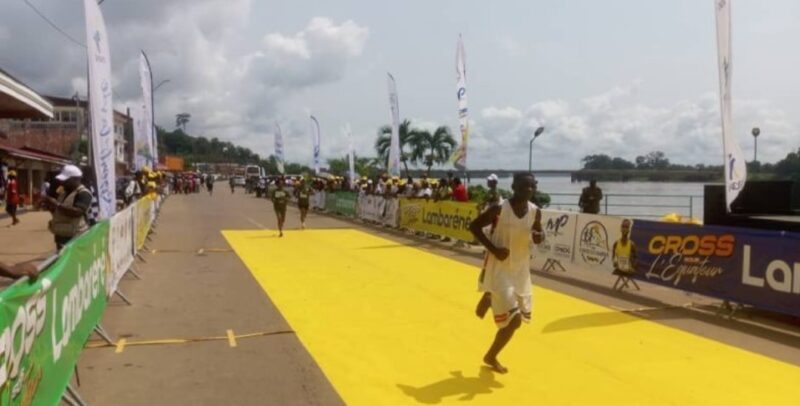 Lambaréné en fête : près de 2 000 coureurs lancent le Cross « Sous l’Équateur »