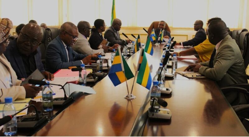 Travaux publics : Moukoumbi exige des résultats et serre la vis