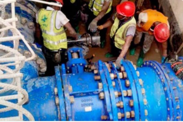 Eau potable : Grâce à l’implication du ministre Philippe Tonangoye, les techniciens de SUEZ sauvent l’artère vitale du Grand Libreville