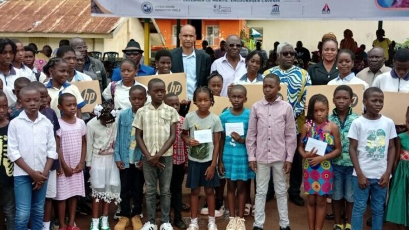 Bitam : la Fondation Mbelé honore 101 élèves pour leur mérite