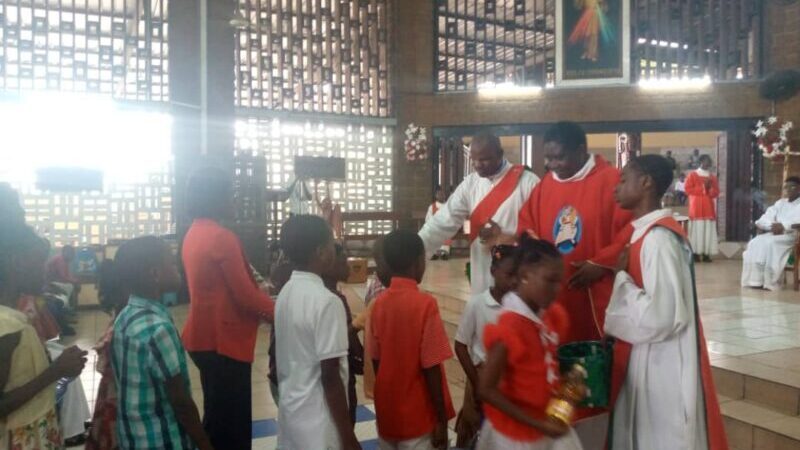 À Nkembo, la Pentecôte ravive la foi et l’engagement des chrétiens