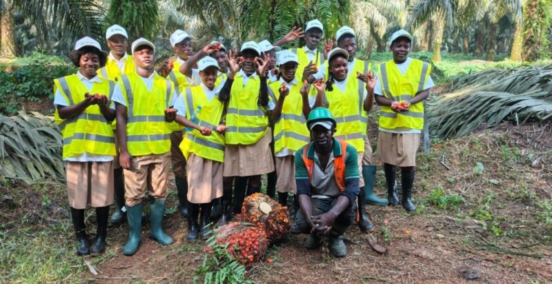 Olam Day : les élèves du Lycée de la Libération d’Angom découvrent les métiers de l’agro-industrie à Awala